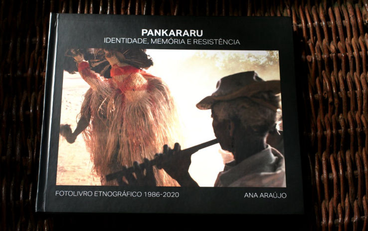 Capa do fotolivro PANKARARU Ritual Corrida do Imbu